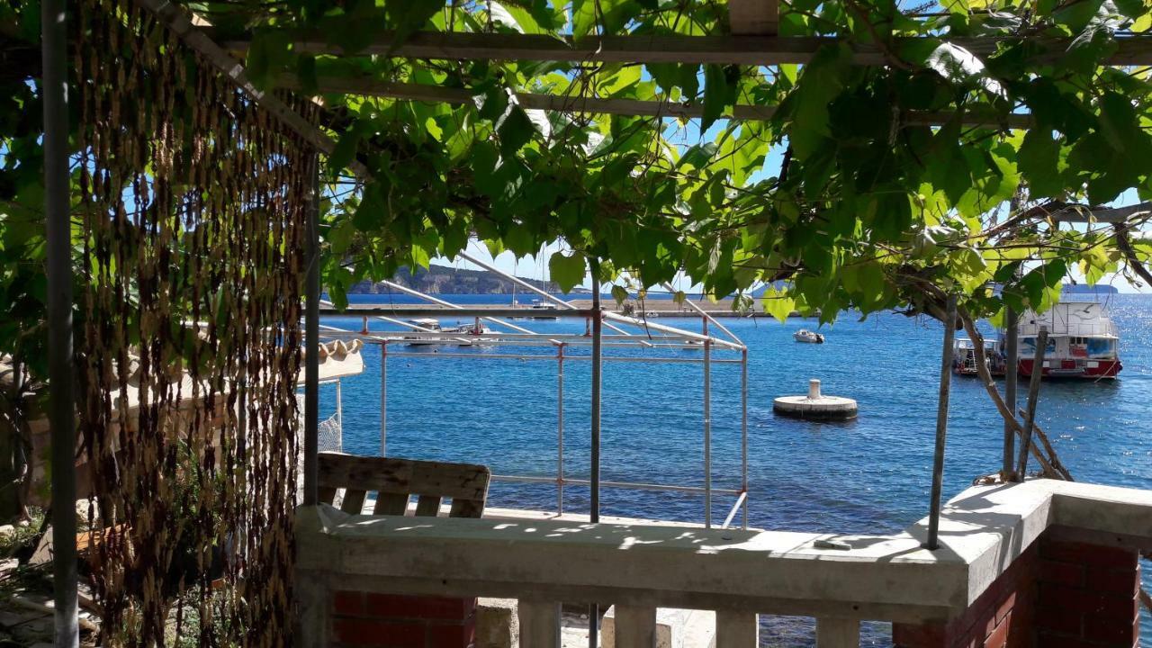 Anka'S Beach Komiza Exterior photo